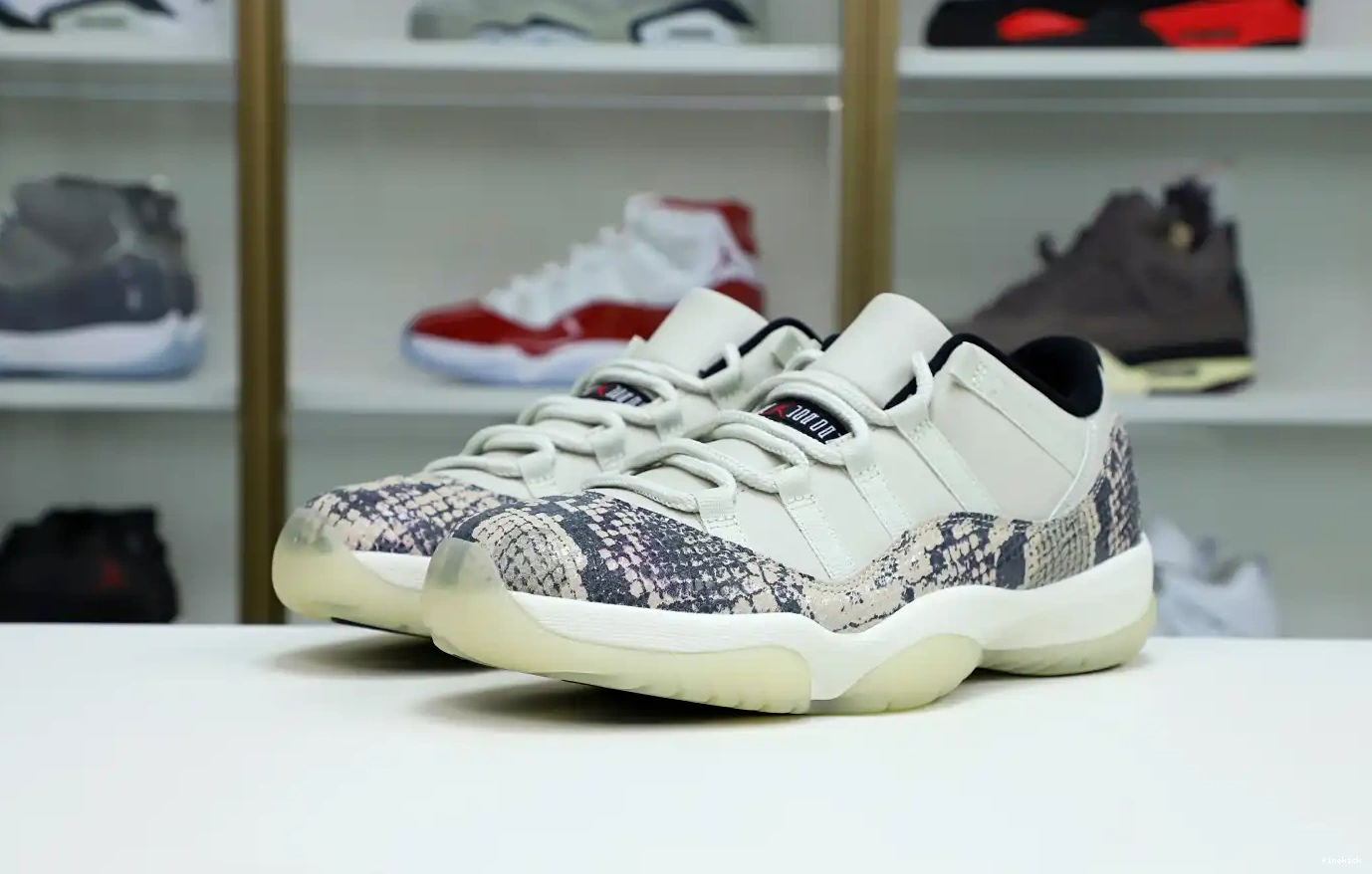 LIGHT BONE LOW SNAKESKIN 11 JORDAN AIR 0614